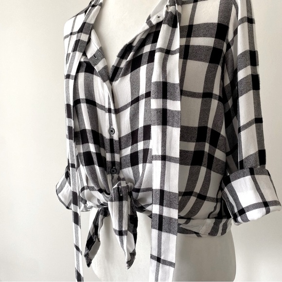 SOLD | BANANA REPUBLIC | Dillon Casual Neck Tie Top - Picture 9 of 12